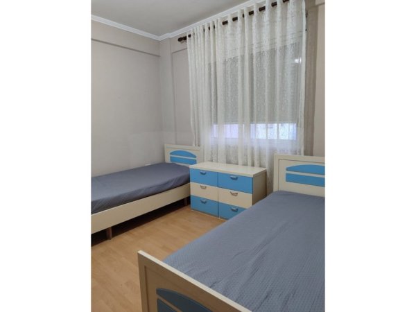 Tirane, jepet me qera apartament 2+1 Kati 2, 100 m² 600 € (Kopshtit Botanik Zoologjik)