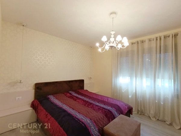 Tirane, jepet me qera apartament 2+1 , 1.500 € (Qender Tirane)