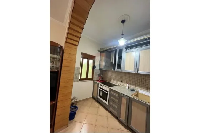 Tirane, jepet me qera , 60 m² 350 € (Rruga Vace Yela)