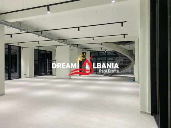 Tirane, jepet me qera ambjent biznesi , 2.951 m² 15.000 € 
