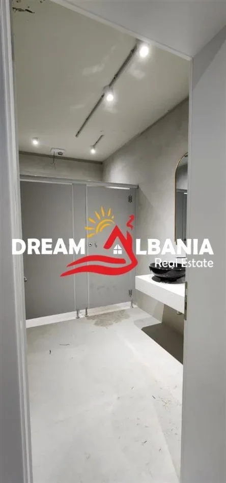 Tirane, jepet me qera ambjent biznesi , 2.951 m² 15.000 € 