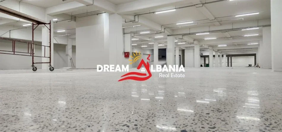 Tirane, jepet me qera ambjent biznesi , 2.951 m² 15.000 € 