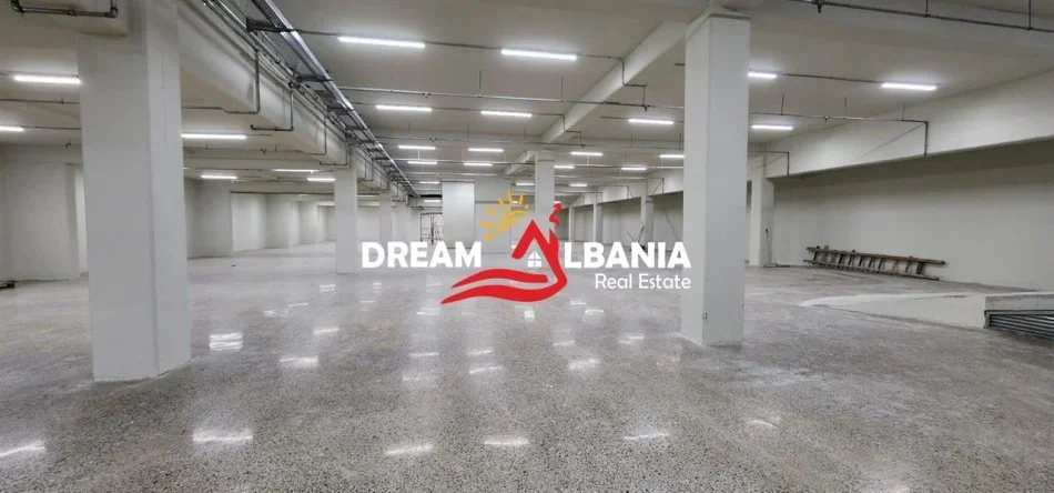 Tirane, jepet me qera ambjent biznesi , 2.951 m² 15.000 € 