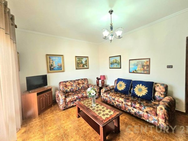 Tirane, jepet me qera apartament 2+1 Kati 4, 75 m² 550 € (SHKOLLES SE KUQE)