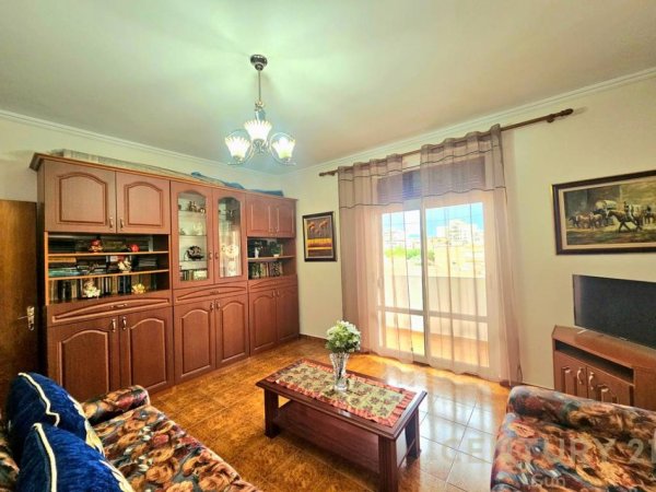 Tirane, jepet me qera apartament 2+1 Kati 4, 75 m² 550 € (SHKOLLES SE KUQE)