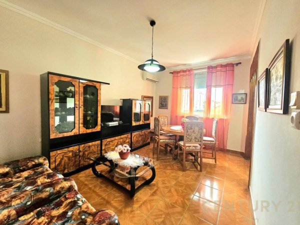Tirane, jepet me qera apartament 2+1 Kati 4, 75 m² 550 € (SHKOLLES SE KUQE)