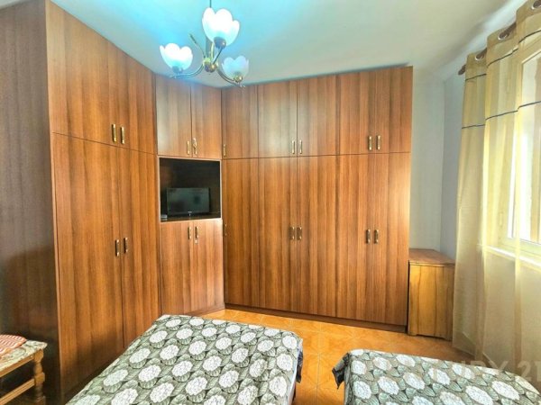 Tirane, jepet me qera apartament 2+1 Kati 4, 75 m² 550 € (SHKOLLES SE KUQE)