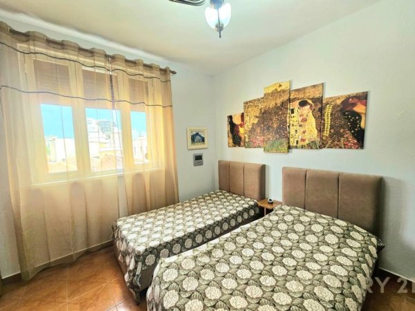 Tirane, jepet me qera apartament 2+1 Kati 4, 75 m² 550 € (SHKOLLES SE KUQE)