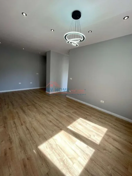 Tirane, shes apartament 1+1+Ballkon Kati 6, 64 m² 118.000 € (Rruga 5 Maji)
