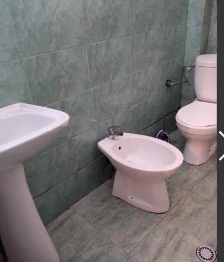 Tirane, jepet me qera apartament 1+1 Kati 1, 68 m² 350 € (Spitali Nene Tereza)