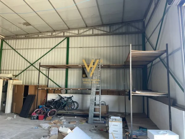 Tirane, jepet me qera magazine Kati 0, 200 m² 1.000 € (PRUSH)