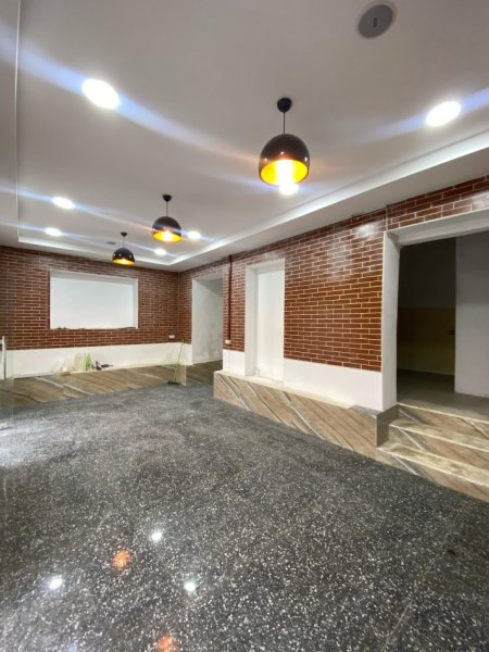 Tirane, jepet me qera dyqan Kati 0, 60 m² 700 € (BLV BAJRAM CURRI)