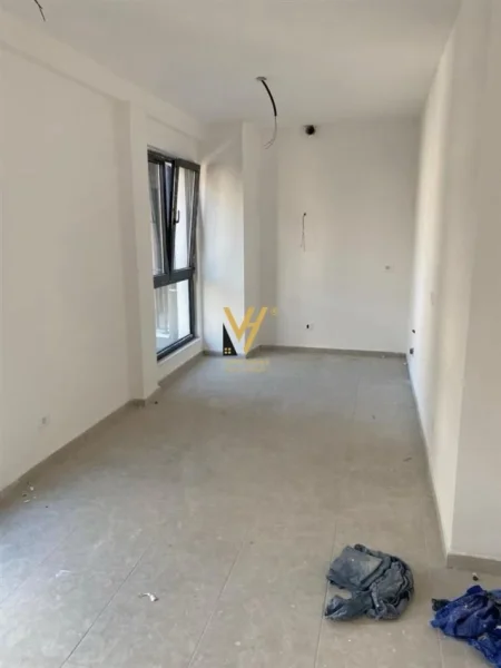 Tirane, jepet me qera zyre Kati 2, 90 m² 800 € (PAZARI I RI)