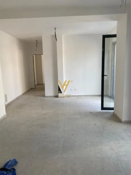 Tirane, jepet me qera zyre Kati 2, 90 m² 800 € (PAZARI I RI)