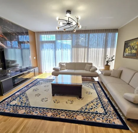 Tirane, shitet apartament 3+1 Kati 4, 238 m² 750.000 € (Rruga e kosovarve)
