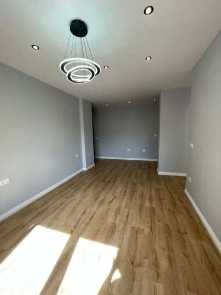 Tirane, shitet apartament 1+1 Kati 6, 63 m² 118.000 € (SHITET SUPER APARTAMENT 1+1 NE 5 MAJI ME HIPOTEKE.)