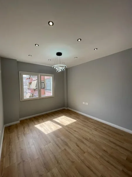 Tirane, shitet apartament 1+1 Kati 6, 63 m² 118.000 € (SHITET SUPER APARTAMENT 1+1 NE 5 MAJI ME HIPOTEKE.)