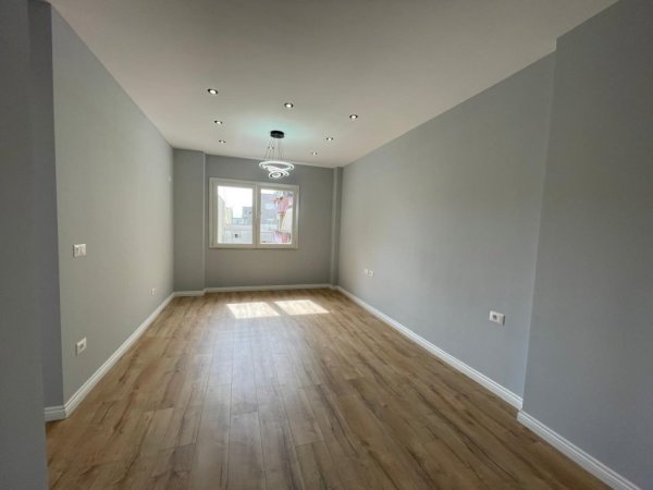 Tirane, shitet apartament 1+1 Kati 6, 63 m² 118.000 € (SHITET SUPER APARTAMENT 1+1 NE 5 MAJI ME HIPOTEKE.)