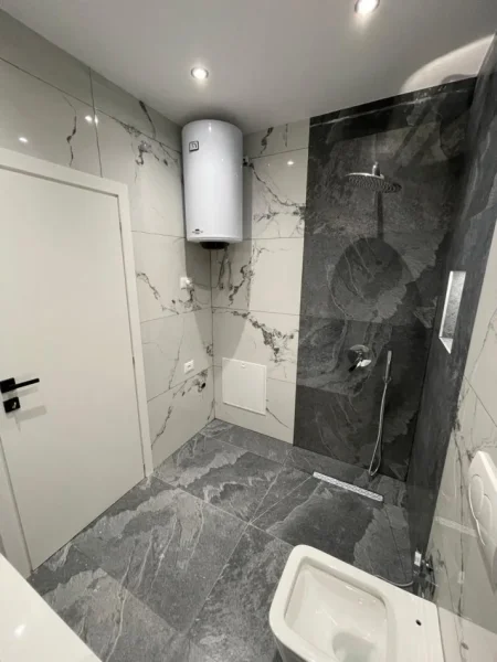 Tirane, shitet apartament 1+1 Kati 6, 63 m² 118.000 € (SHITET SUPER APARTAMENT 1+1 NE 5 MAJI ME HIPOTEKE.)