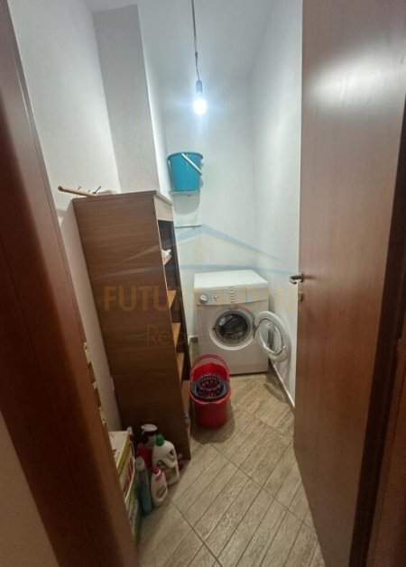 Tirane, jepet me qera apartament 1+1 Kati 6, 113 m² 600 € (Pazari i Ri)