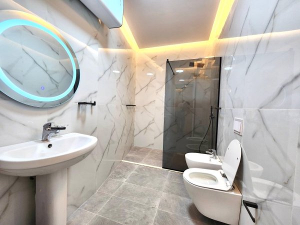 SHITET: ⚡️Ultra Apartament 2+1+1Wc & 1 Ballkon + 2 Poste parkimi EXTRA ÇMIMIT në Residencën ROSE GARDEN- TEG - Tiranë 📍