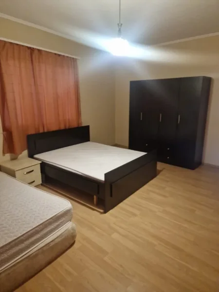 Tirane, jepet me qera apartament 2+1 Kati 3, 150 m² 500 € (Brryli)