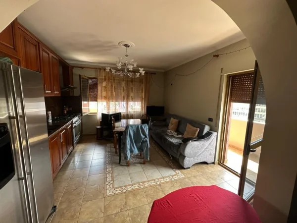 Tirane, jepet me qera apartament 1+1 Kati 5, 85 m² 470 € (Zogu i zi)