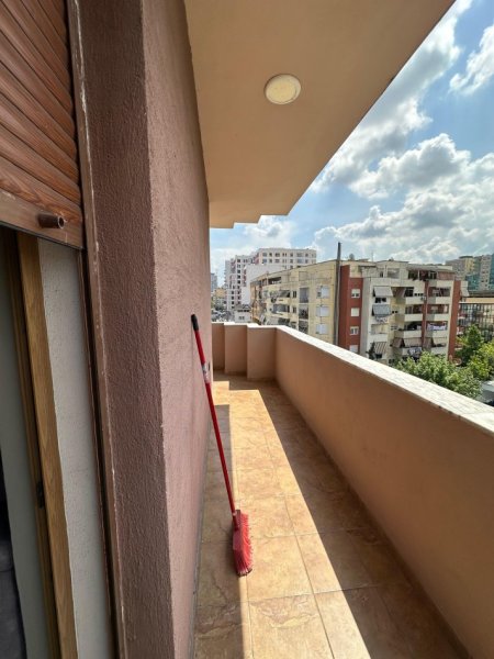 Tirane, jepet me qera apartament 1+1 Kati 5, 85 m² 470 € (Zogu i zi)