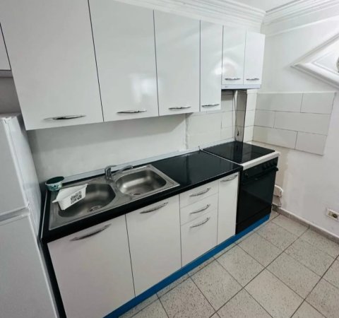 Tirane, jepet me qera apartament 2+1 Kati 2, 80 m² 400 € (Selvia)