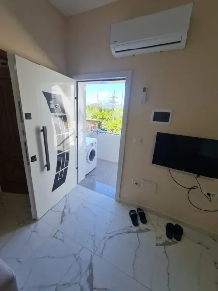Tirane, jepet me qera apartament 1+1 Kati 2, 400 € (Kinostudio)