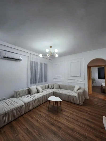 Tirane, jepet me qera apartament 2+1+Ballkon Kati 8, 87 m² 500 € (Yzberisht)