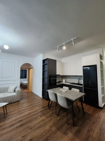 Tirane, jepet me qera apartament 2+1+Ballkon Kati 8, 87 m² 500 € (Yzberisht)