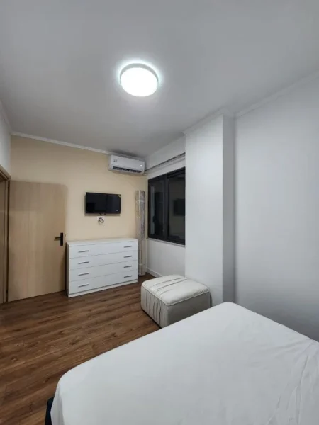 Tirane, jepet me qera apartament 2+1+Ballkon Kati 8, 87 m² 500 € (Yzberisht)