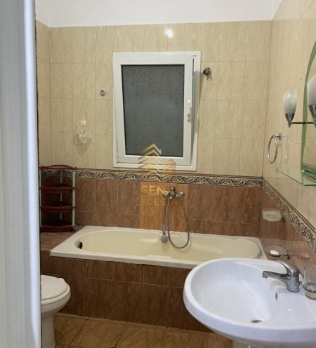Tirane, jepet me qera apartament 1+1+Ballkon Kati 1, 60 m² 350 € (Rruga Jordan Misja)