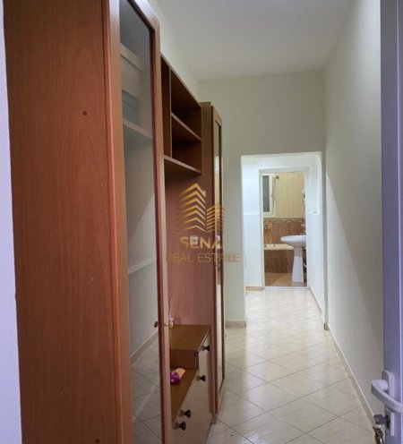Tirane, jepet me qera apartament 1+1+Ballkon Kati 1, 60 m² 350 € (Rruga Jordan Misja)