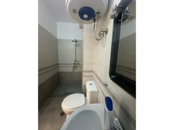 Durres, jepet me qera apartament 1+1 Kati 10, 65 m² 400 € (PLAZH-RROTA E KUQE)
