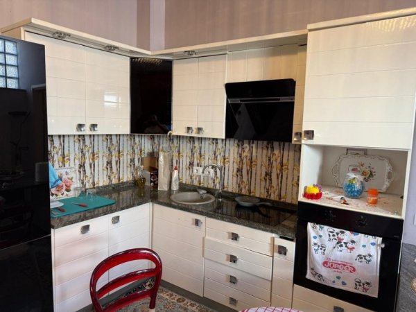 Durres, shitet shtepi 3+1+Ballkon Kati 2, 152 m² 95.000 € (Lagja 7)