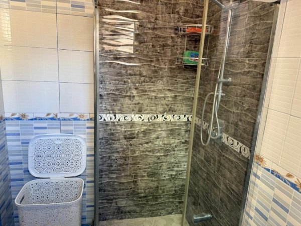 Durres, shitet shtepi 3+1+Ballkon Kati 2, 152 m² 95.000 € (Lagja 7)