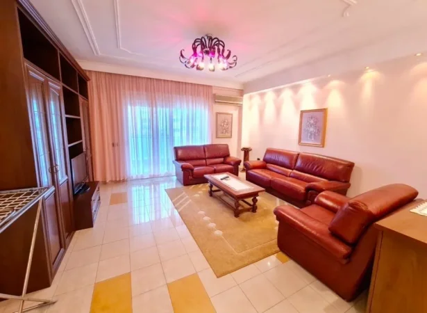 Tirane, jepet me qera apartament 2+1+Ballkon , 116 m² (Bllok, Prane Piceri Era)