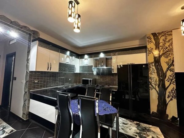 Tirane, jepet me qera apartament 3+1+Ballkon Kati 4, 115 m² 750 € (bulevardi i ri)