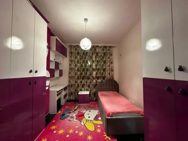 Tirane, jepet me qera apartament 3+1+Ballkon Kati 4, 115 m² 750 € (bulevardi i ri)