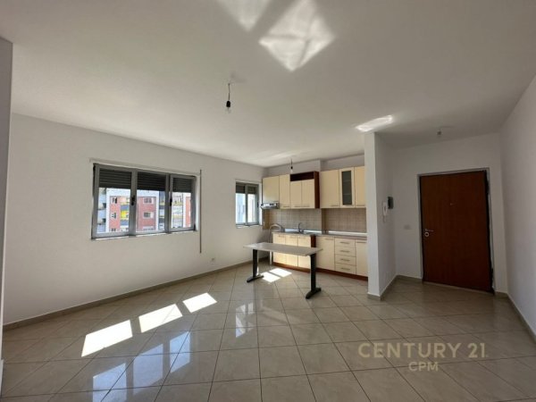 Tirane, jepet me qera apartament 2+1 Kati 5, 70 m² 400 € (Pallati me Shigjeta)