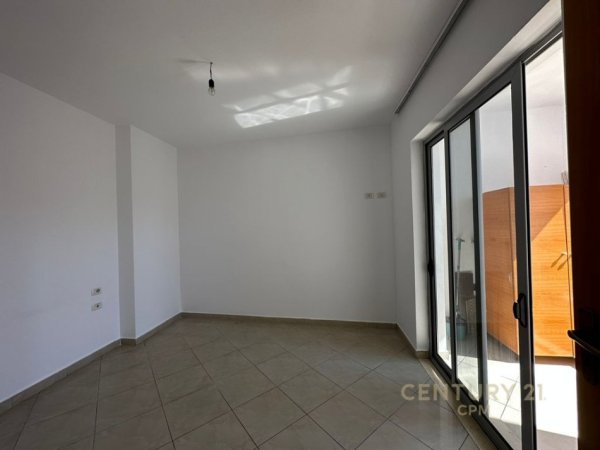 Tirane, jepet me qera apartament 2+1 Kati 5, 70 m² 400 € (Pallati me Shigjeta)