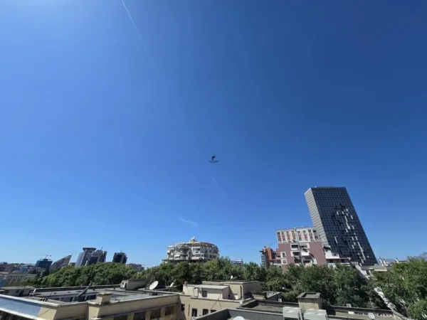 Tirane, jepet me qera apartament 1+1+Ballkon Kati 5, 152 m² 1.500 € (STADIUMI AIR ALBANIA)