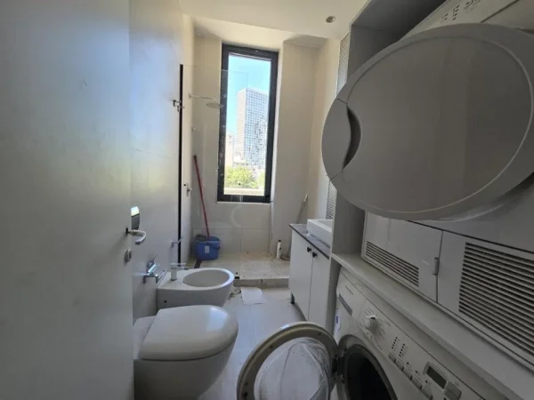 Tirane, jepet me qera apartament 1+1+Ballkon Kati 5, 152 m² 1.500 € (STADIUMI AIR ALBANIA)