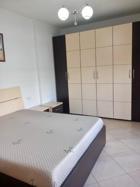 Tirane, jepet me qera apartament 1+1+Aneks Kati 5, 95 m² 530 € (rruga jordan misja)
