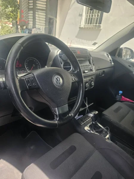 Tirane, shitet SUV | Fuoristrad | Xhip Volkswagen Tiguan Nafte, e zeze automatik Kondicioner 250.001 km 6,500 €