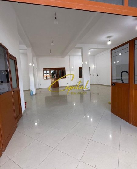 Tirane, jepet me qera dyqan Kati 0, 110 m² 800 € (LIQENI I FARKES)