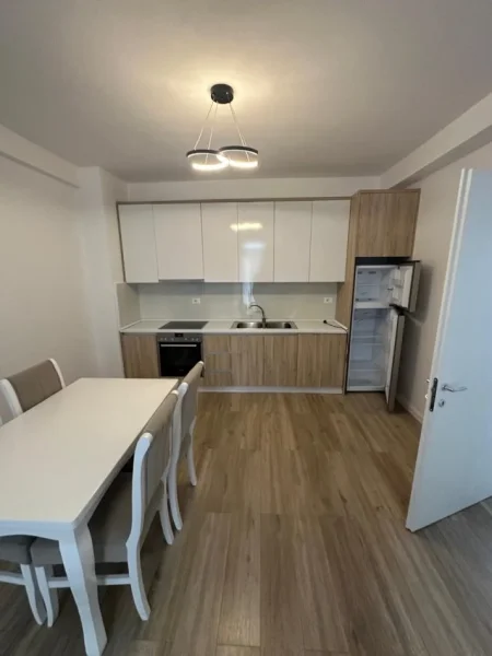 Tirane, jepet me qera apartament 2+1+Aneks+Ballkon Kati 3, 500 € (astir)