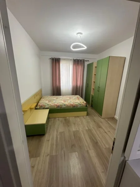 Tirane, jepet me qera apartament 2+1+Aneks+Ballkon Kati 3, 500 € (astir)